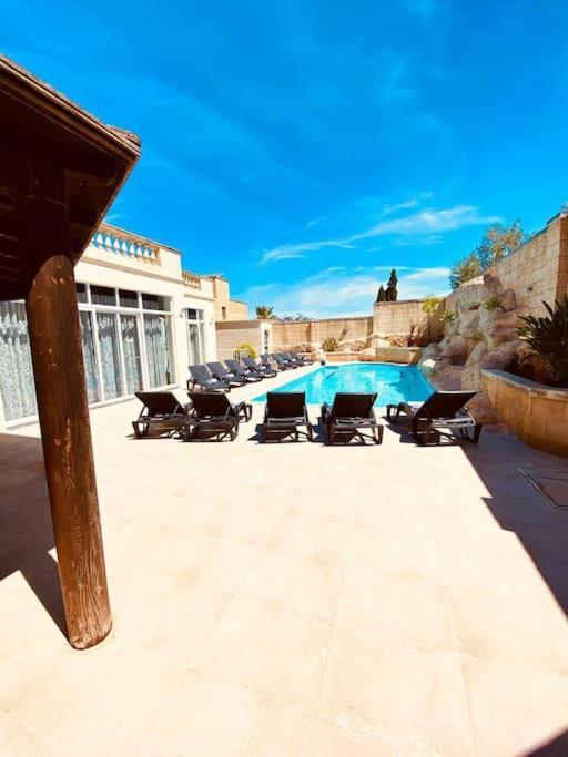 Velver Mansion, Malta - Luxury With Pool Naxxar