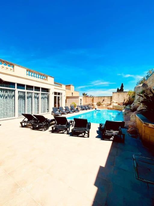 Velver Mansion, Malta - Luxury With Pool * Naxxar